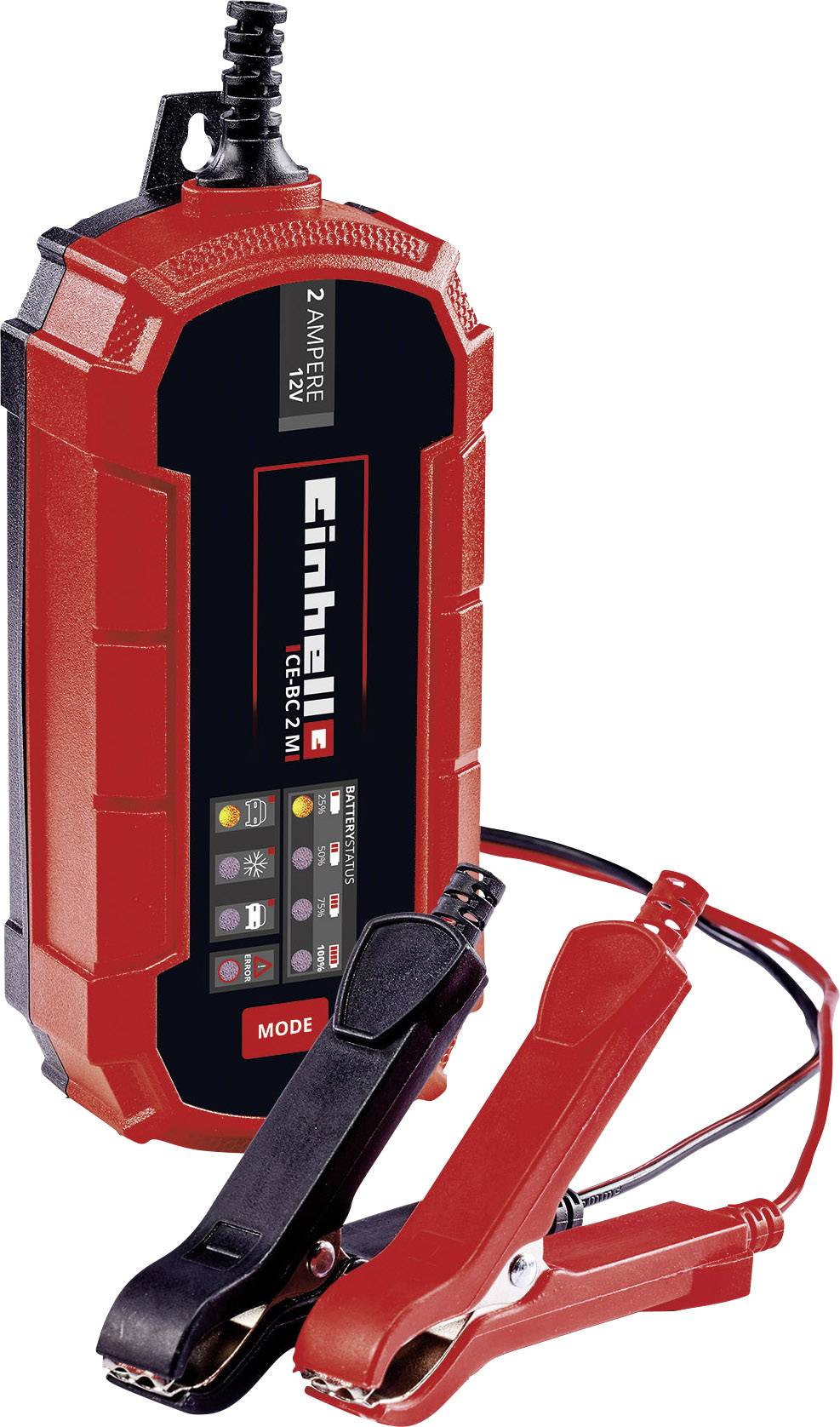 Ein rotes Ladegerät mit einem Display zeigt den Status an. Ausgerüstet mit zwei Klemmen, eine schwarz und eine rot, zum Anschließen an die Batterie.