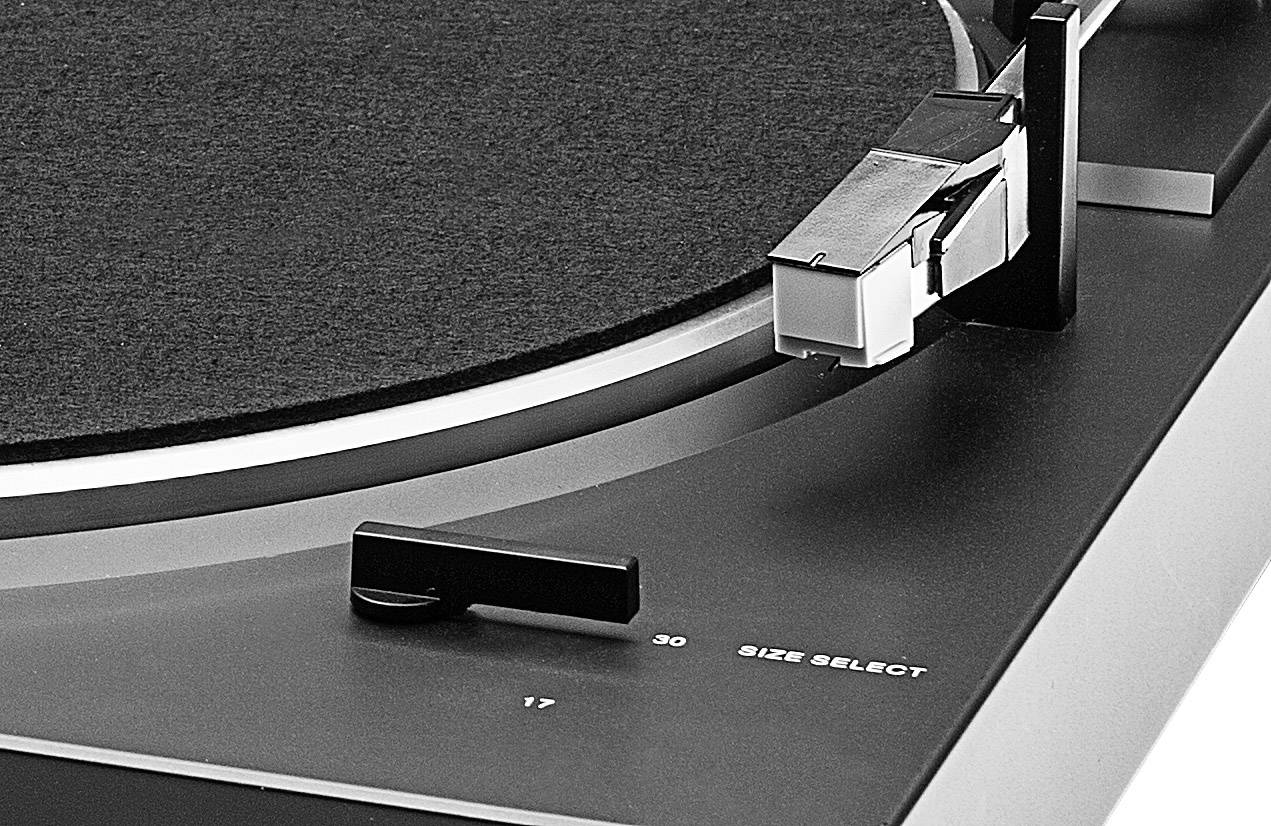 Dual DT 230 Plattenspieler Riemenantrieb Silber