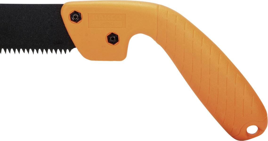 Eine Handsäge mit orangefarbenem Griff und schwarzer Klinge. Die Klinge hat grobe Zähne für das Schneiden von Holz.