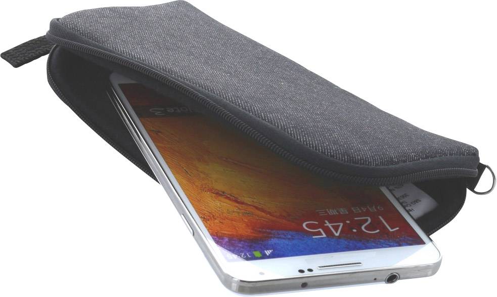 Smartphone in einer geöffneten schwarzen Stofftasche, Bildschirm zeigt die Uhrzeit 12:45. Die Tasche hat einen Reißverschluss.