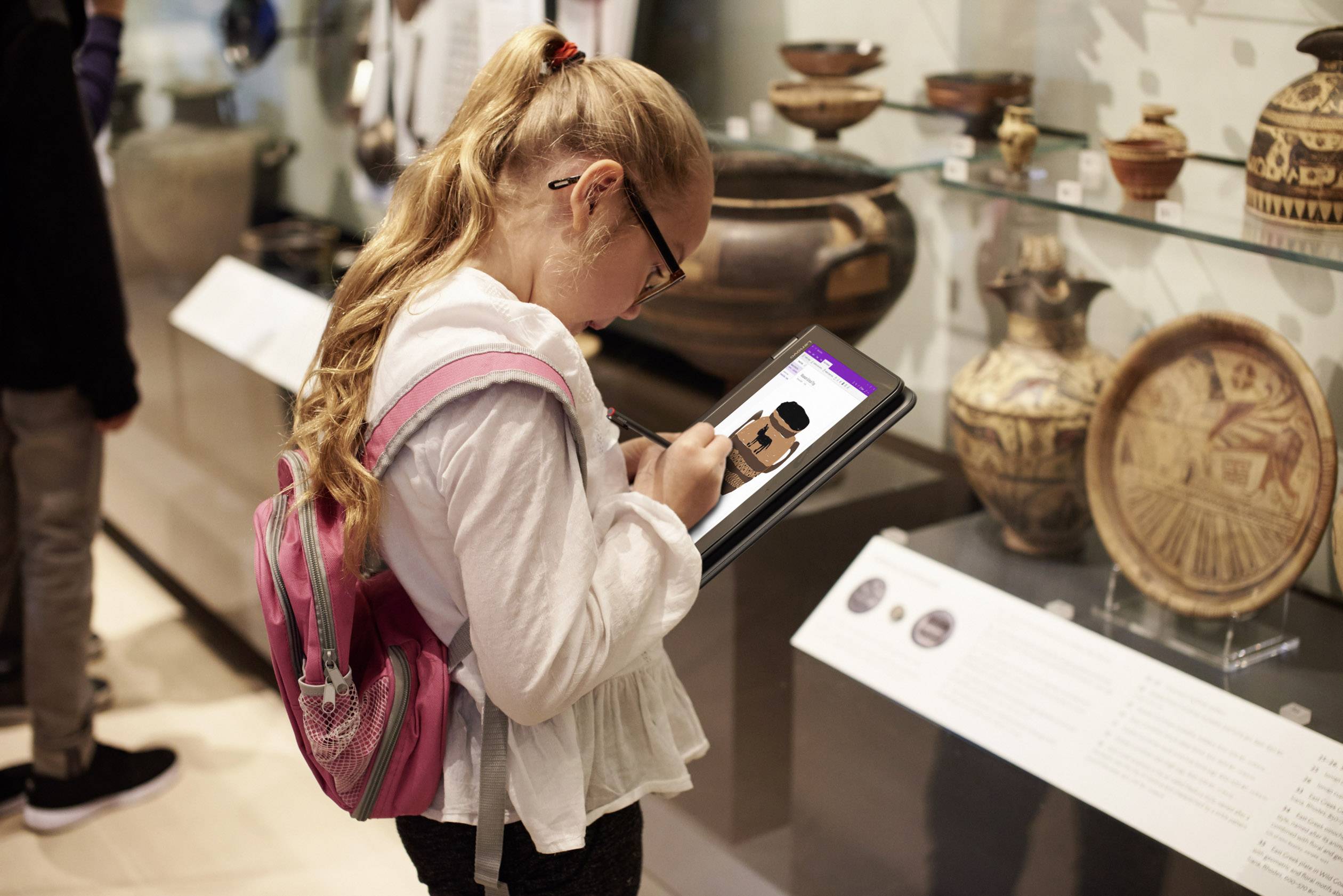 Lenovo 300e 29.5cm (11.6 Zoll) Notebook Intel® Pentium® Silver N5000 4GB 128GB eMMC Intel UHD Graphics 605 Windows® 10 Pro Schwarz