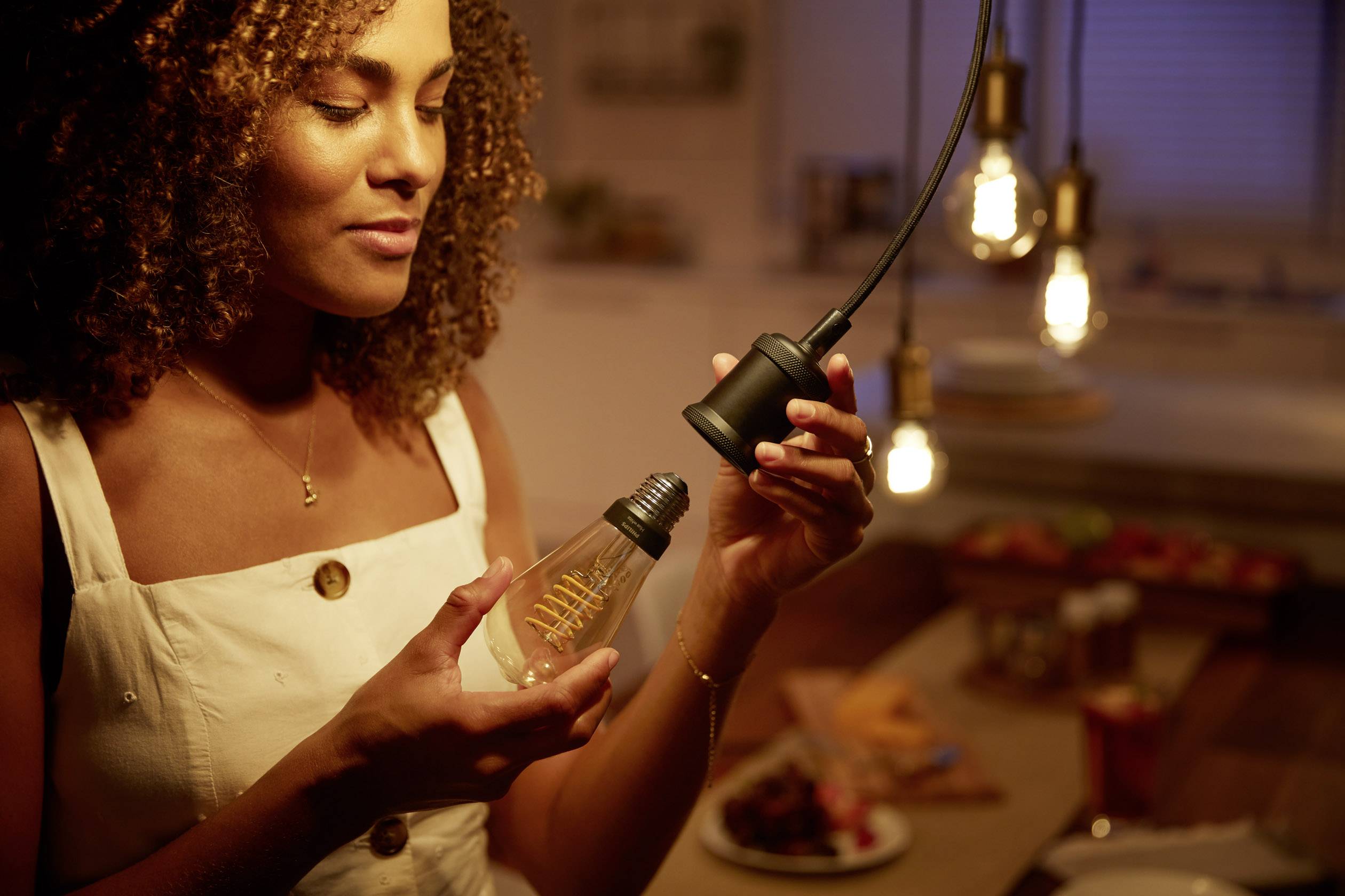 Philips Lighting Hue LED-Leuchtmittel (einzeln) 929002241201 EEK: G (A - G) E27 7W Warmweiß EEK: G (A - G)