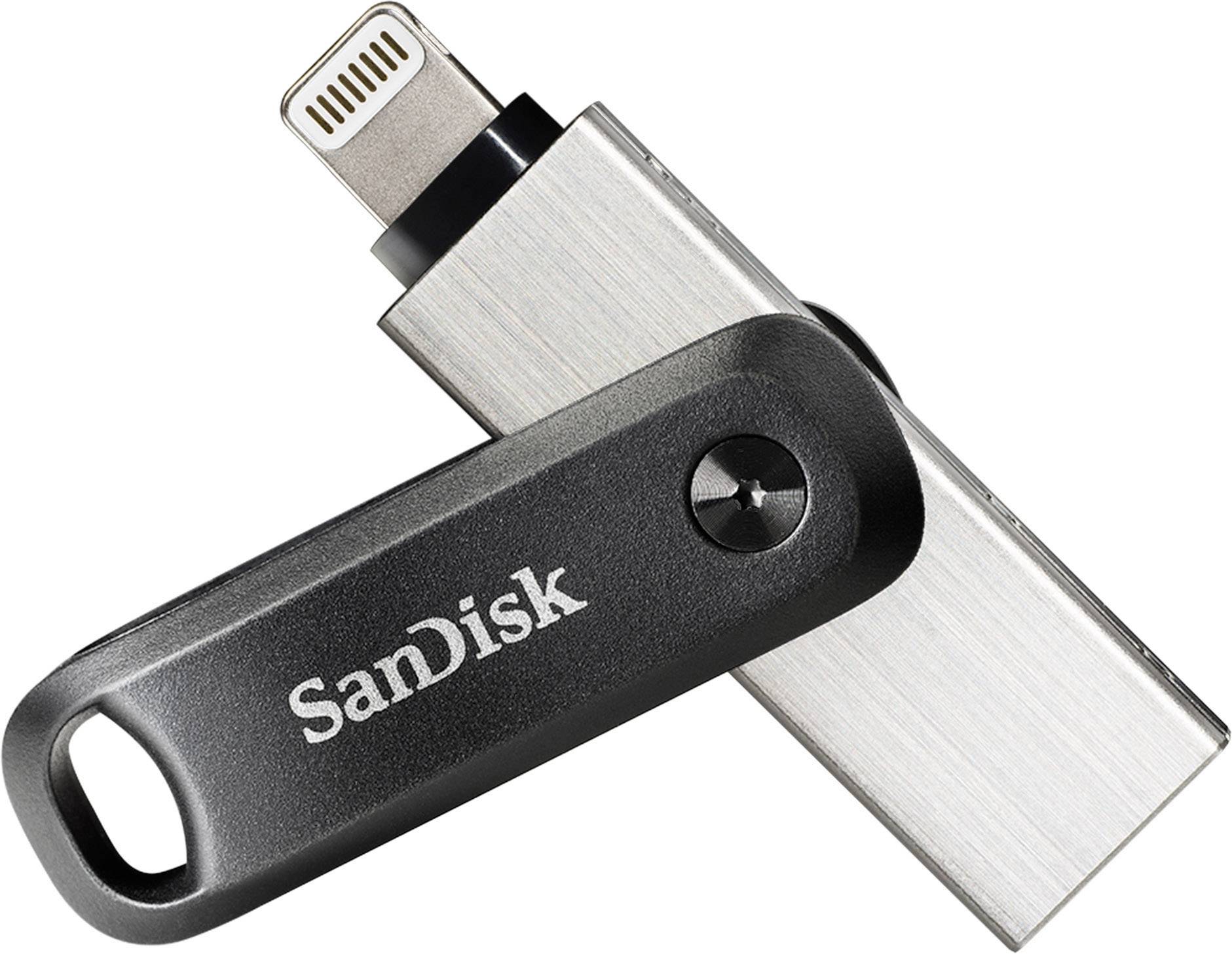 Ein USB-Stick mit einem schwarzen Gehäuse und einem silbernen Anschluss. Auf dem Stick steht 'SanDisk'.