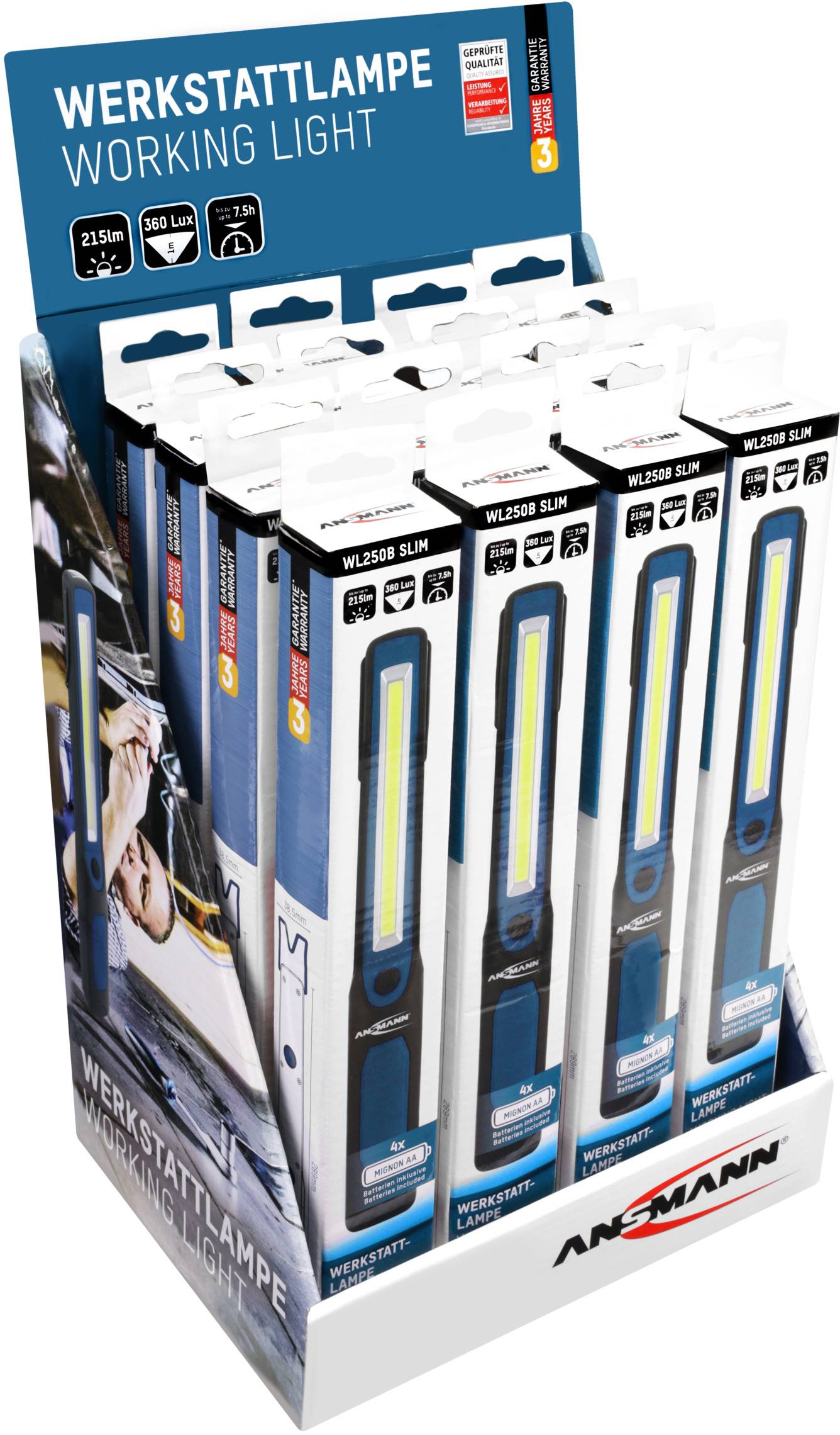 Ein Display mit mehreren Ansmann Werkstattlampen WL250B Slim, jeweils 215 lm und 5 Stunden Betriebsdauer, aufgestellt in einem Ladengeschäft.