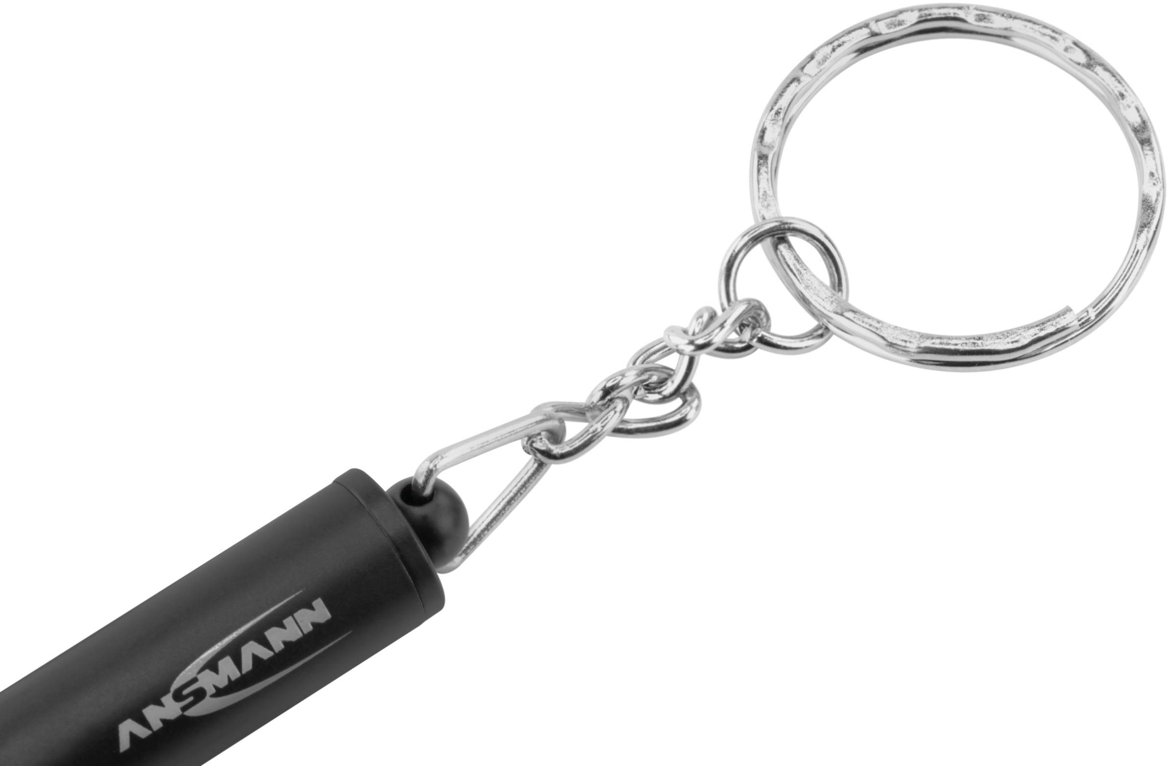 Schlüsselanhänger mit schwarzem Stab, an dem 'ANSMANN' steht, und einem silbernen Ring.