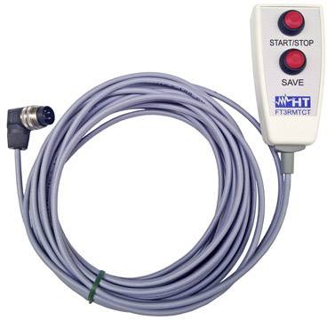 Ein weißes Steuergerät mit zwei roten Knöpfen ('START/STOP' und 'SAVE'), verbunden mit einem grauen, aufgerollten Kabel mit Steckverbindung.