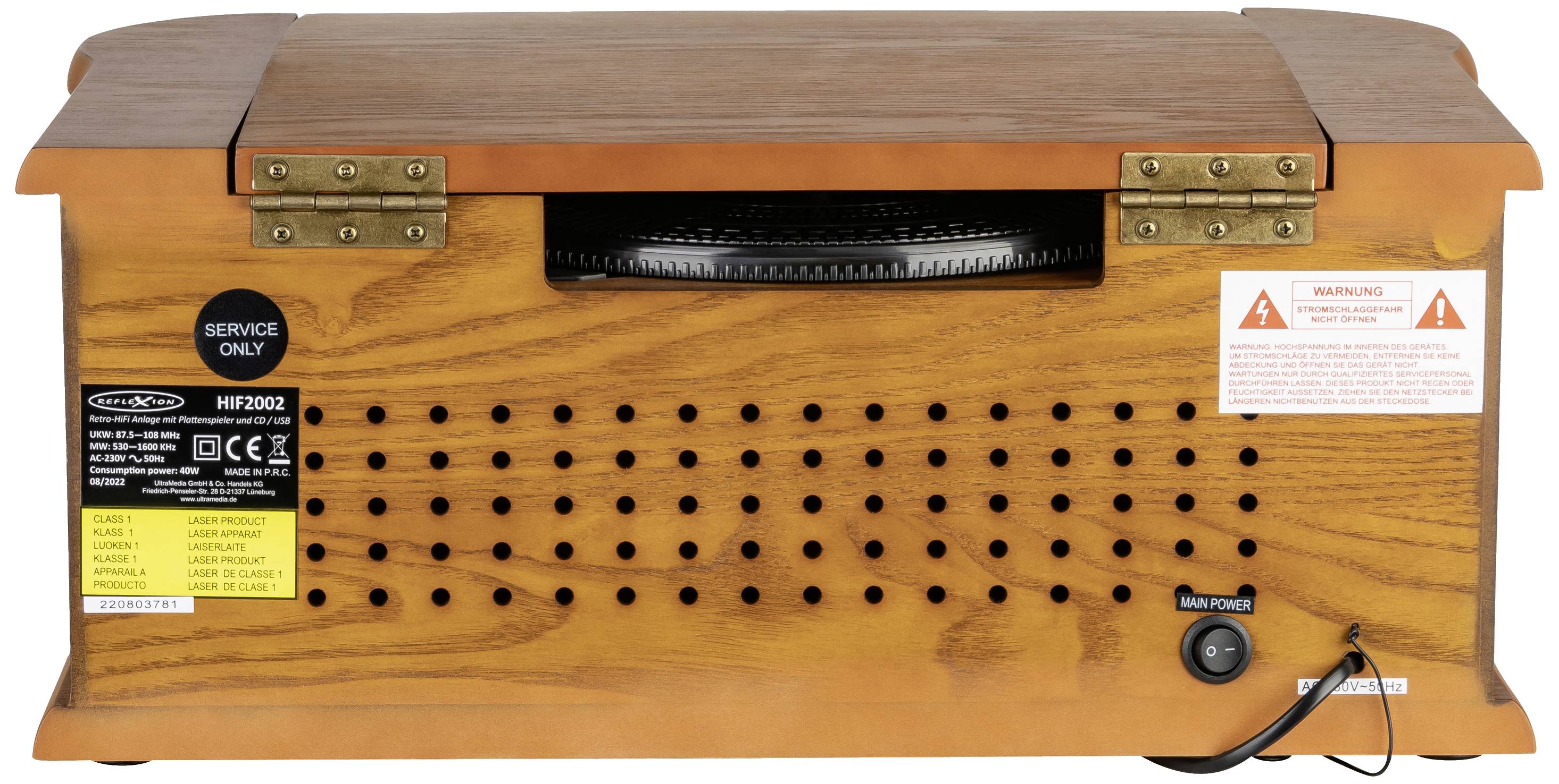 Rückansicht eines Holzradios mit Lüftungsschlitzen, Serviceaufkleber und Netzanschluss. Aufkleber weisen auf Vorsicht hin.