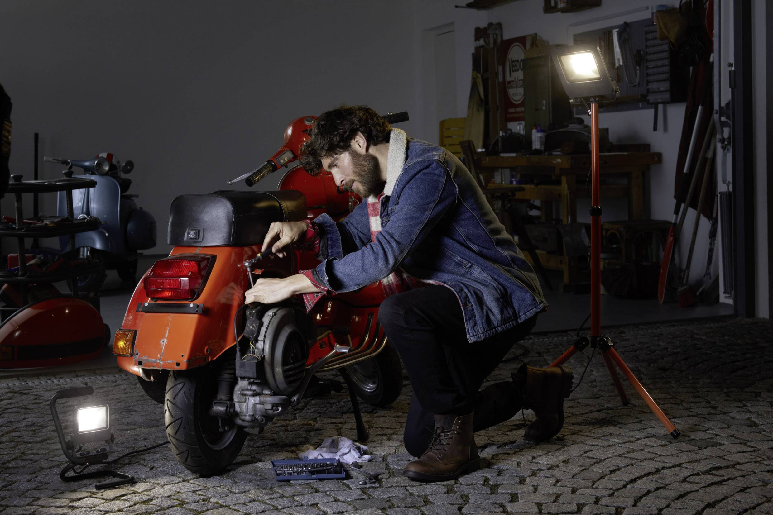 LEDVANCE LED Worklights - TRIPOD L Baustrahler Stativlänge (max.): 1500 mm 20 W 1700 lm Neutralweiß 4058075213890