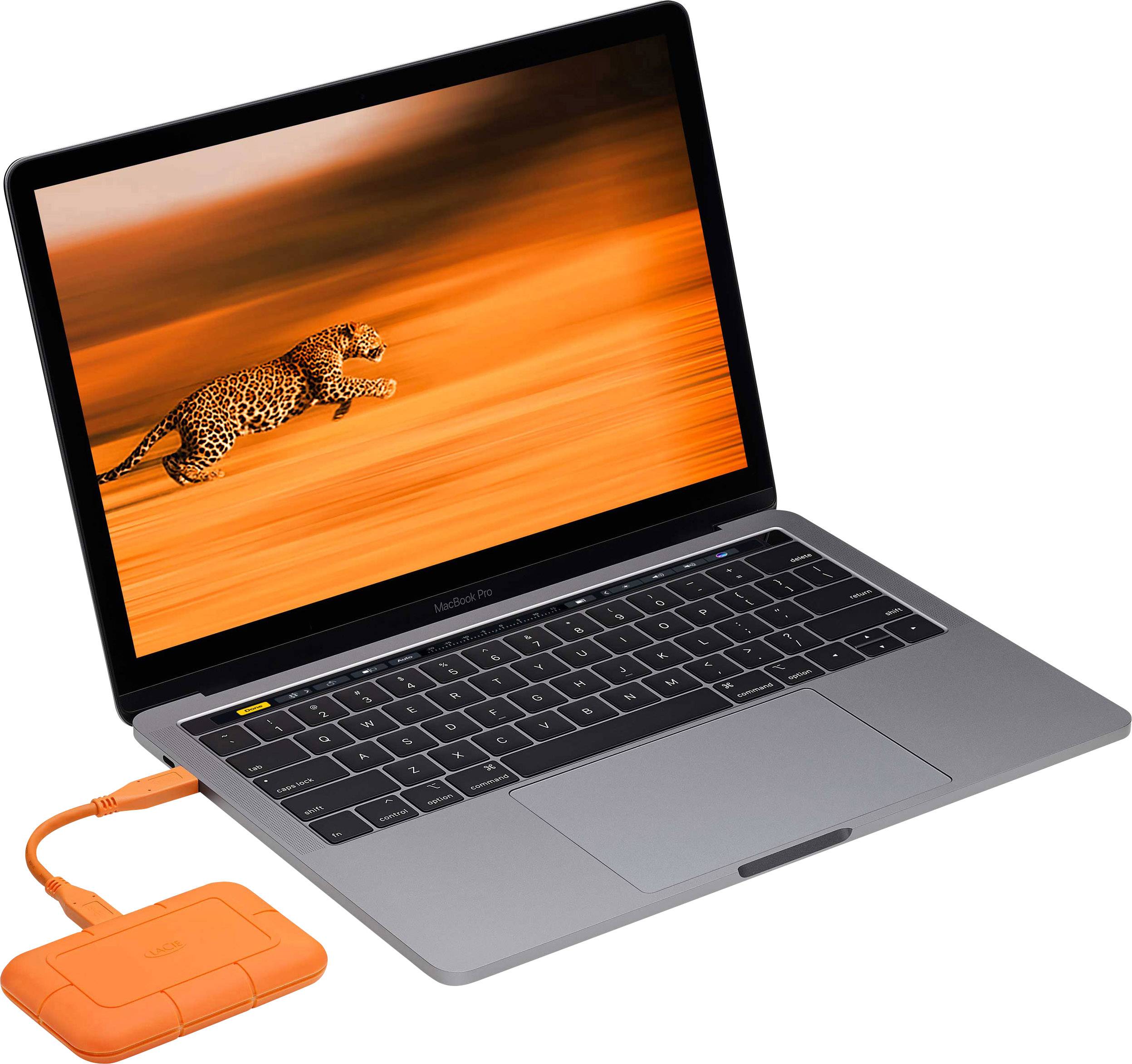 Ein Laptop mit einem Bild eines rennenden Leoparden auf dem Bildschirm, verbunden mit einer orangefarbenen externen Festplatte.