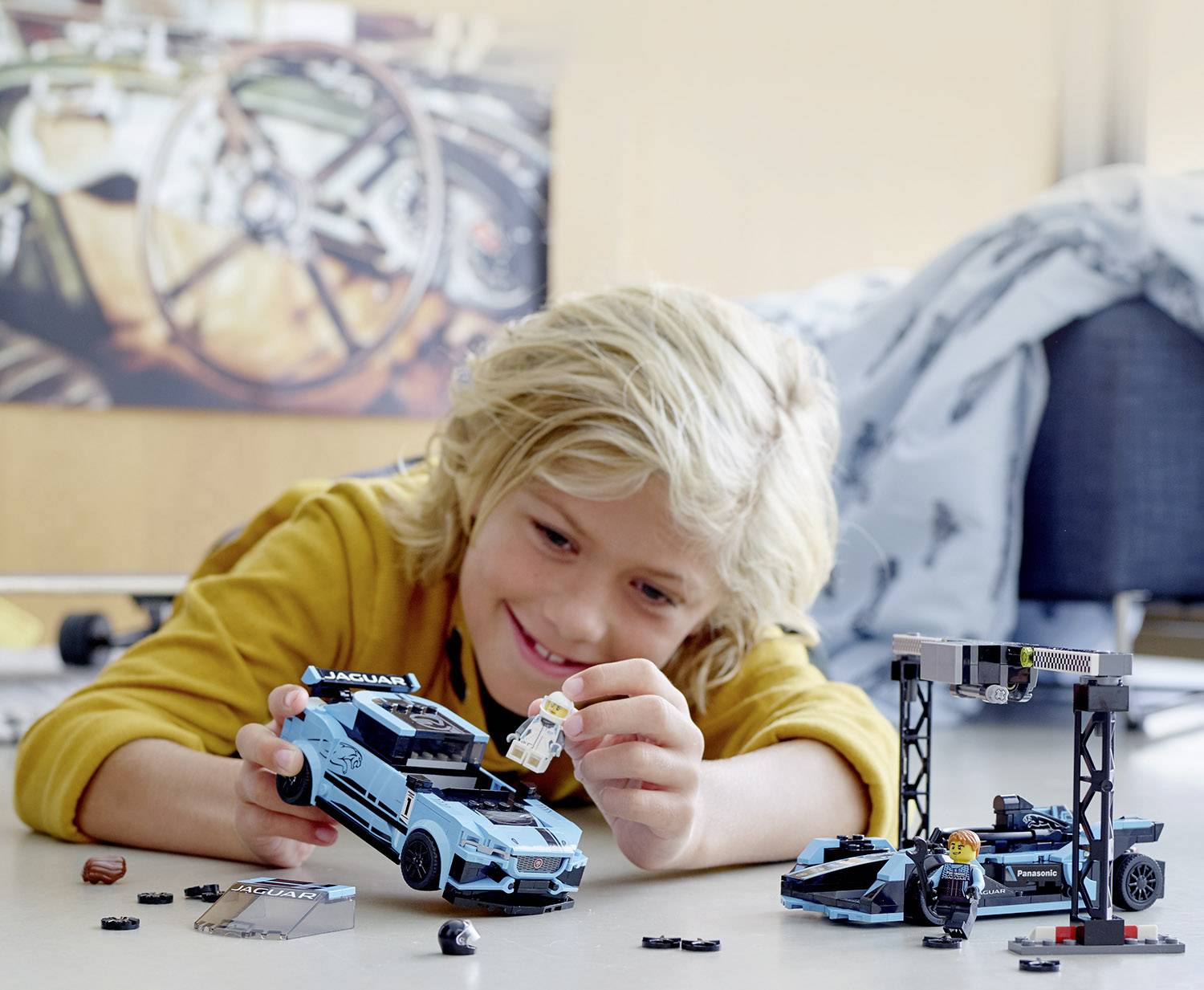 76898 LEGO® SPEED CHAMPIONS Formula E Panasonic Jaguar Racing GEN2 car & Jaguar I-PACE eTROPHY