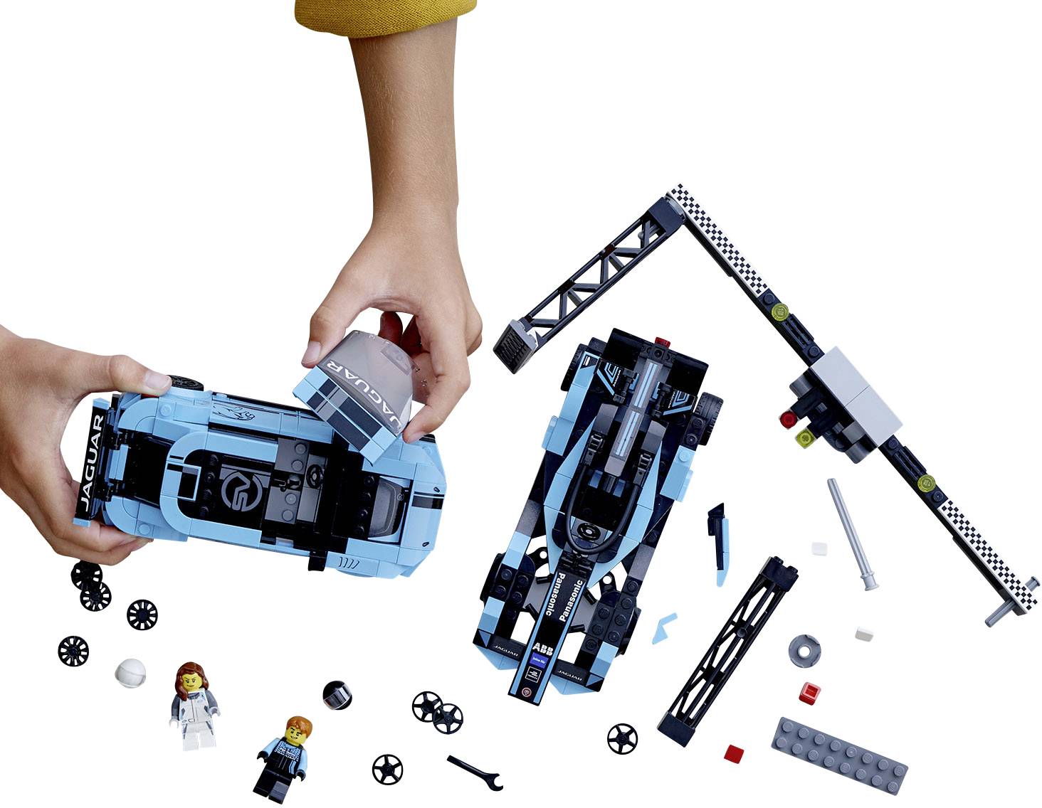 76898 LEGO® SPEED CHAMPIONS Formula E Panasonic Jaguar Racing GEN2 car & Jaguar I-PACE eTROPHY