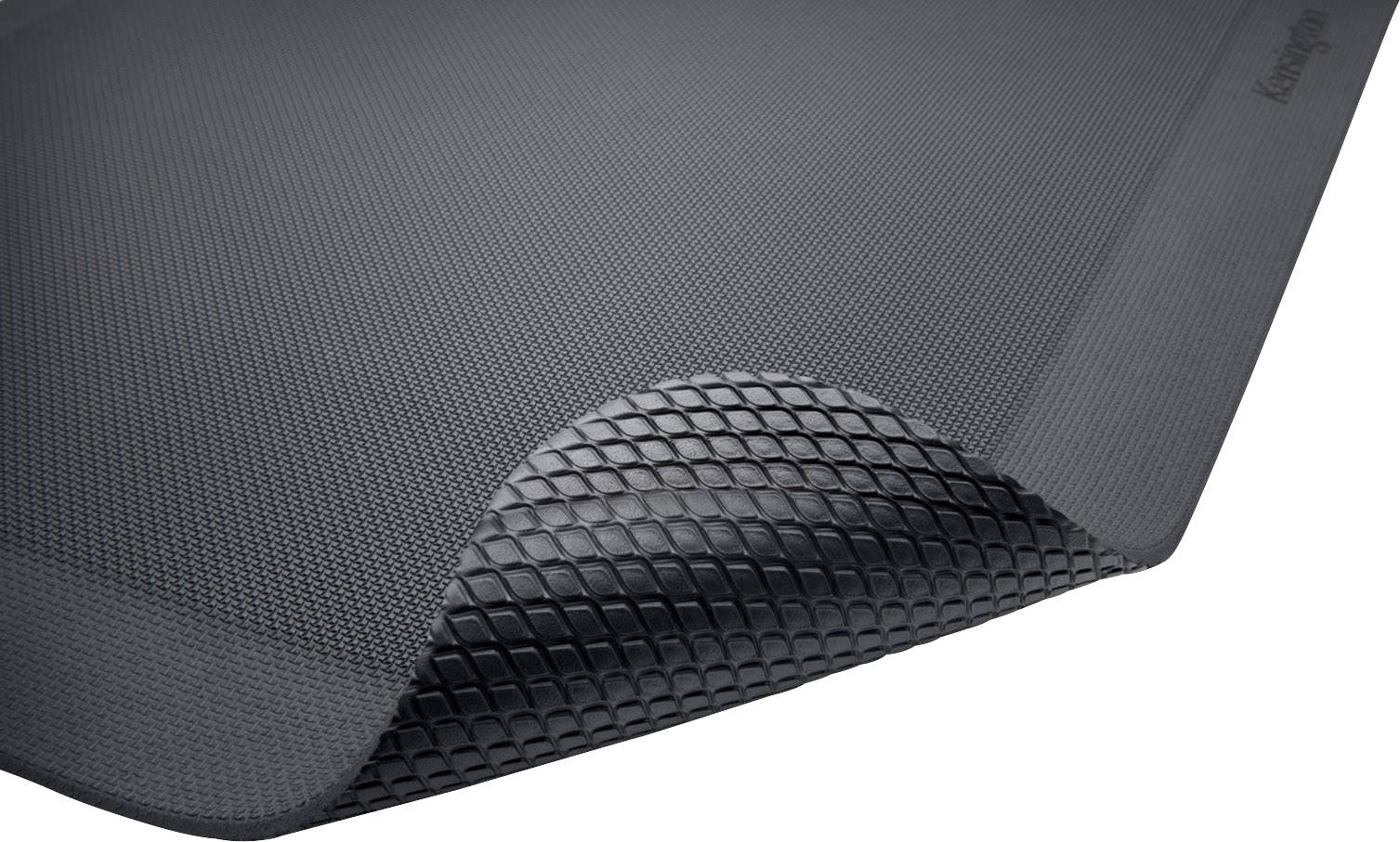 Schwarze Yoga-Matte mit rutschfester, gewebter Unterseite, zeigt Textur und Flexibilität der Oberfläche.