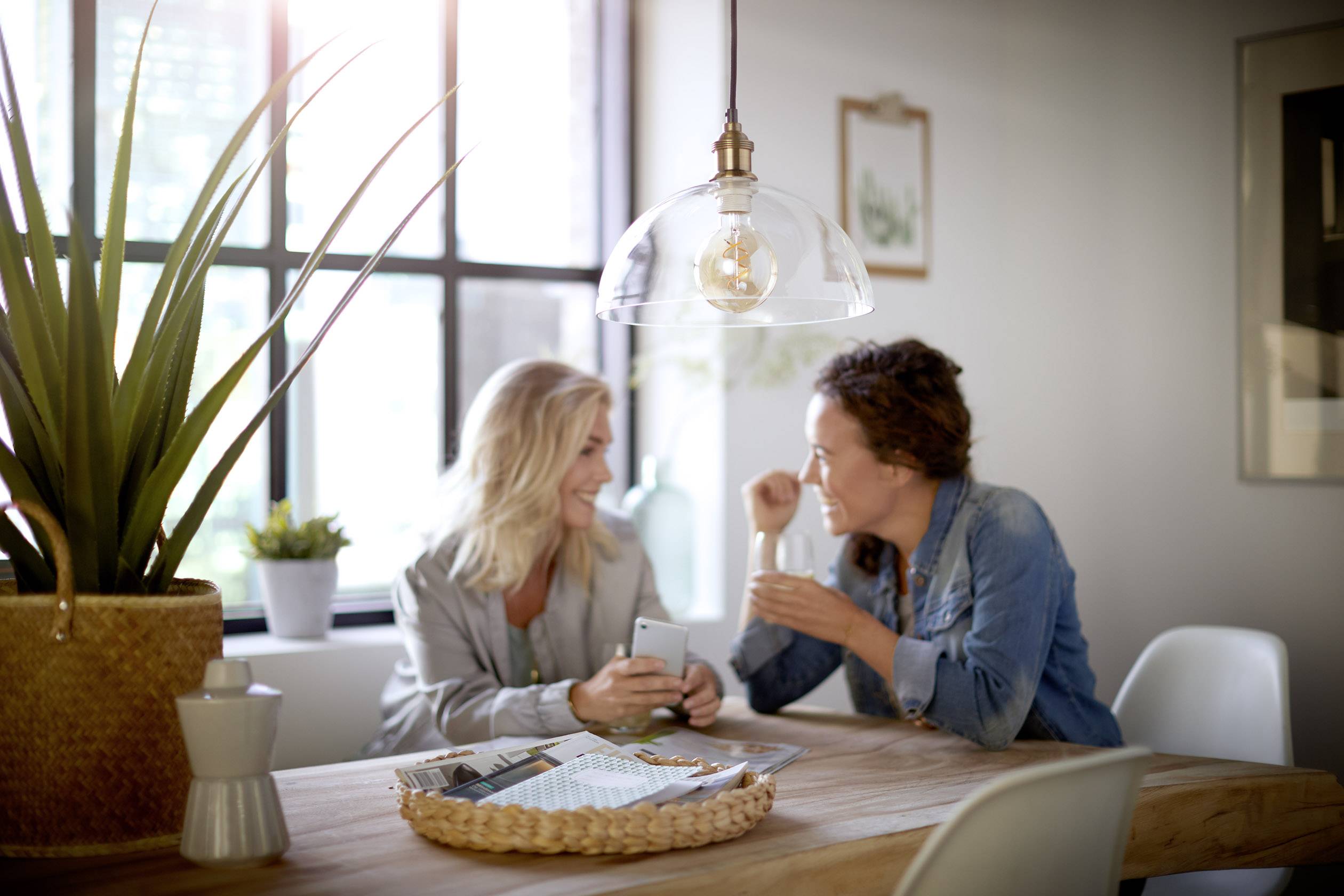 Philips 67607000 LED E27 Globeform 5.5W = 25W Warmweiß (Ø x L) 9.5cm x 14cm dimmbar 1St.