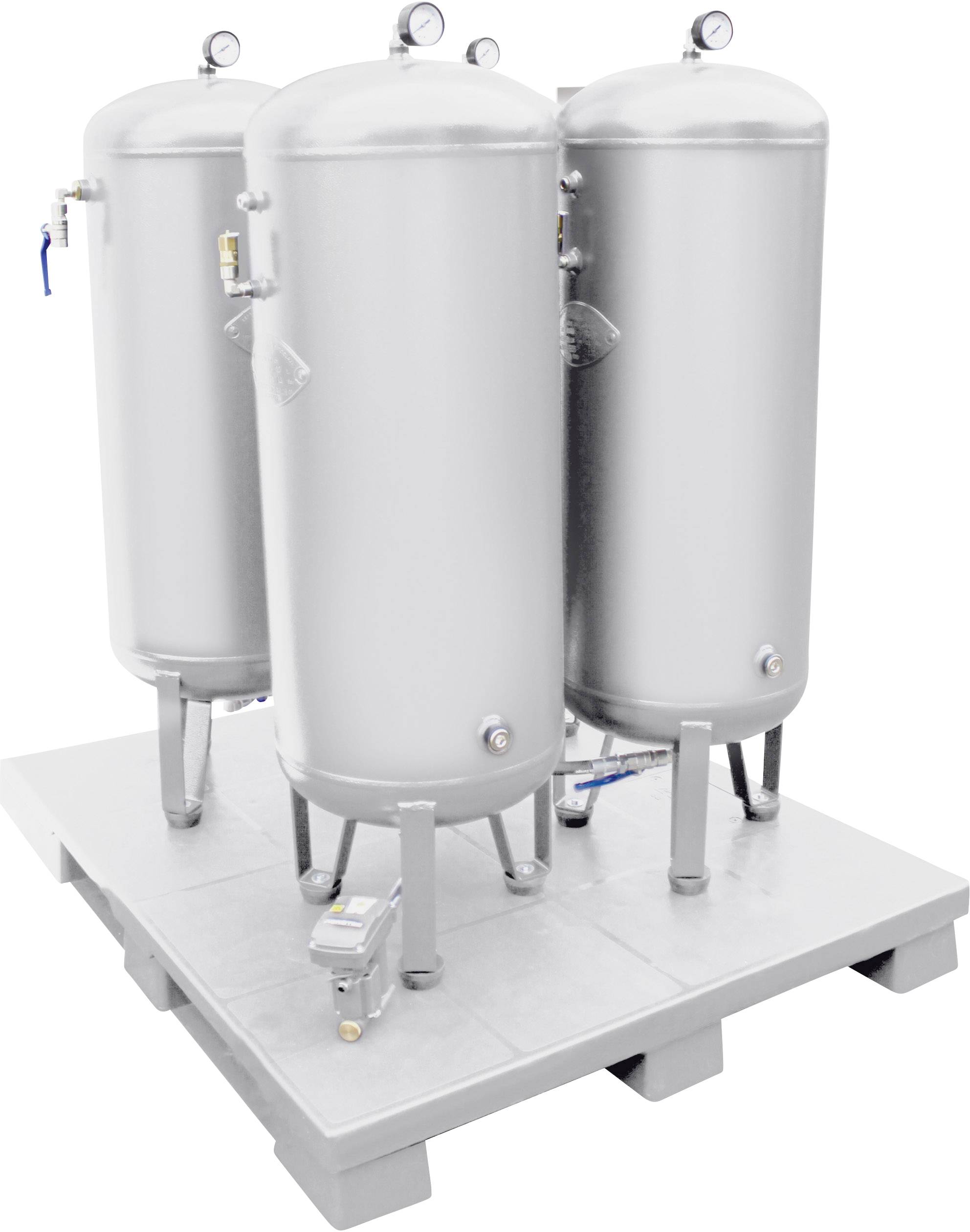 Drei silberne Druckbehälter auf einer Palette, mit Ventilen und Manometern zur Anzeige des Drucks. Geeignet für industrielle Anwendungen.