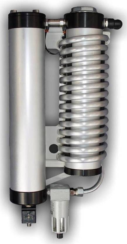 Ein zylindrischer Druckluftkessel mit Spiralkühler, der in Maschinen für die Luftkompression oder -verarbeitung verwendet wird.