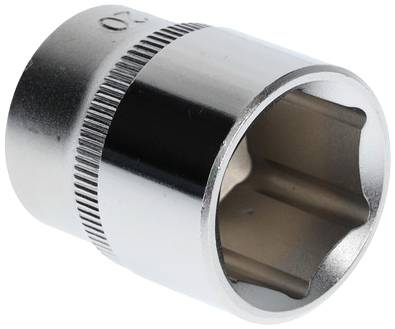 Ein metallischer Steckschlüsseleinsatz, verwendet für mechanische Arbeiten, dargestellt vor einem neutralen Hintergrund.