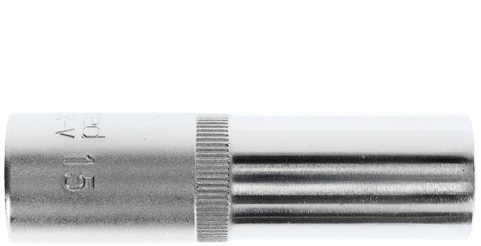 Metallschlauchklemme in silberner Farbe mit geriffeltem Bereich zur Befestigung. Keine sichtbaren Markierungen außer Linienmuster.