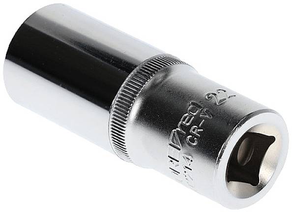 Eine verchromte Steckschlüssel-Nuss, Größe 22 mm, vor weißem Hintergrund.