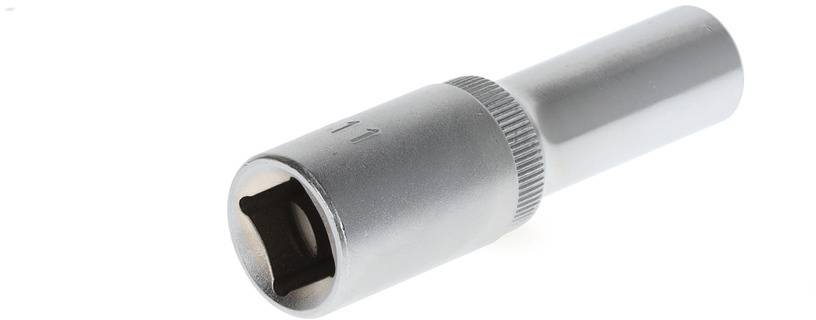 Stecknuss in zylindrischer Form aus Metall, verwendet zur Befestigung von Muttern und Schrauben, mit gerändeltem Griffbereich.