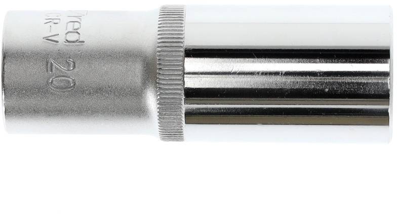 Eine silberne Steckschlüssel-Nuss mit der Größe '20' eingraviert, geeignet für mechanische Arbeiten. Sie hat eine geriffelte Oberfläche für besseren Halt.