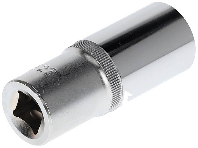 Eine metallene Stecknuss mit Vierkantaufnahme, glänzend silber, geeignet für mechanische Arbeiten.