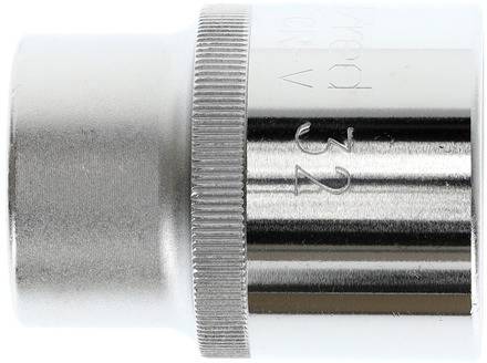 Metallische Stecknuss mit seitlicher Gravur '32', verwendet zum Anziehen oder Lösen von Schrauben oder Muttern.