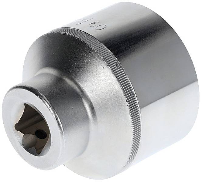 Eine silberne Stecknuss aus Metall mit sechskantiger Öffnung zur Befestigung an einem Schraubenschlüssel oder Ratsche.