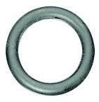 Ein grüner, kreisförmiger O-Ring auf weißem Hintergrund.