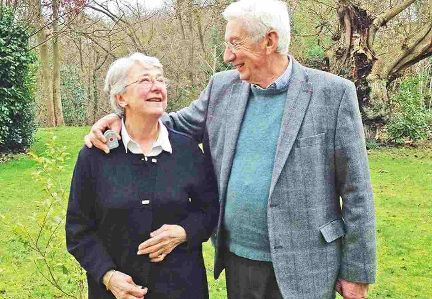 Weenect Silver GPS Tracker Personentracker Grau