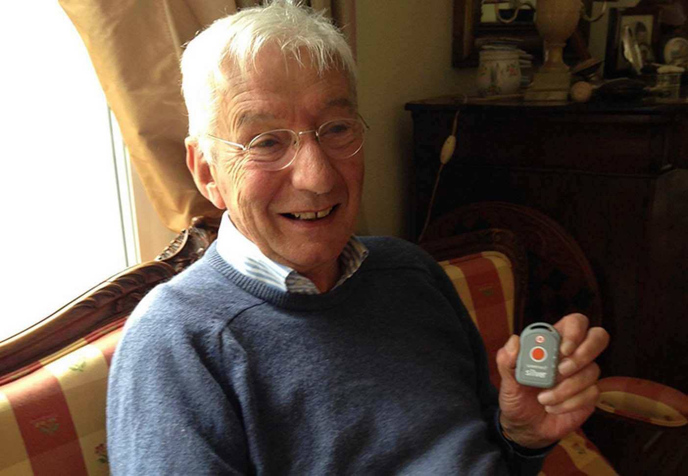 Weenect Silver GPS Tracker Personentracker Grau