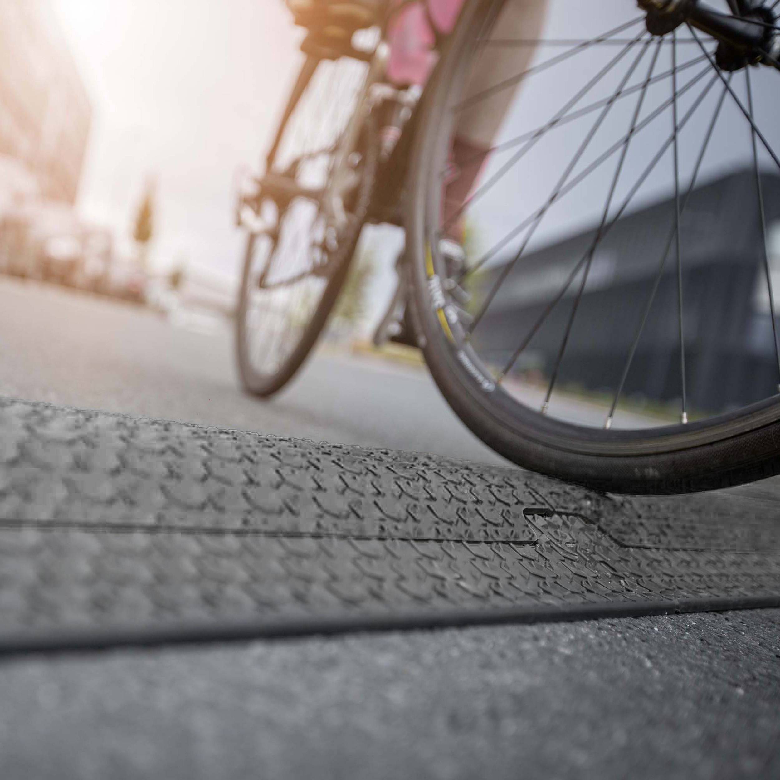 DEFENDER by Adam Hall 86100BLK Kabelbrücke Schwarz