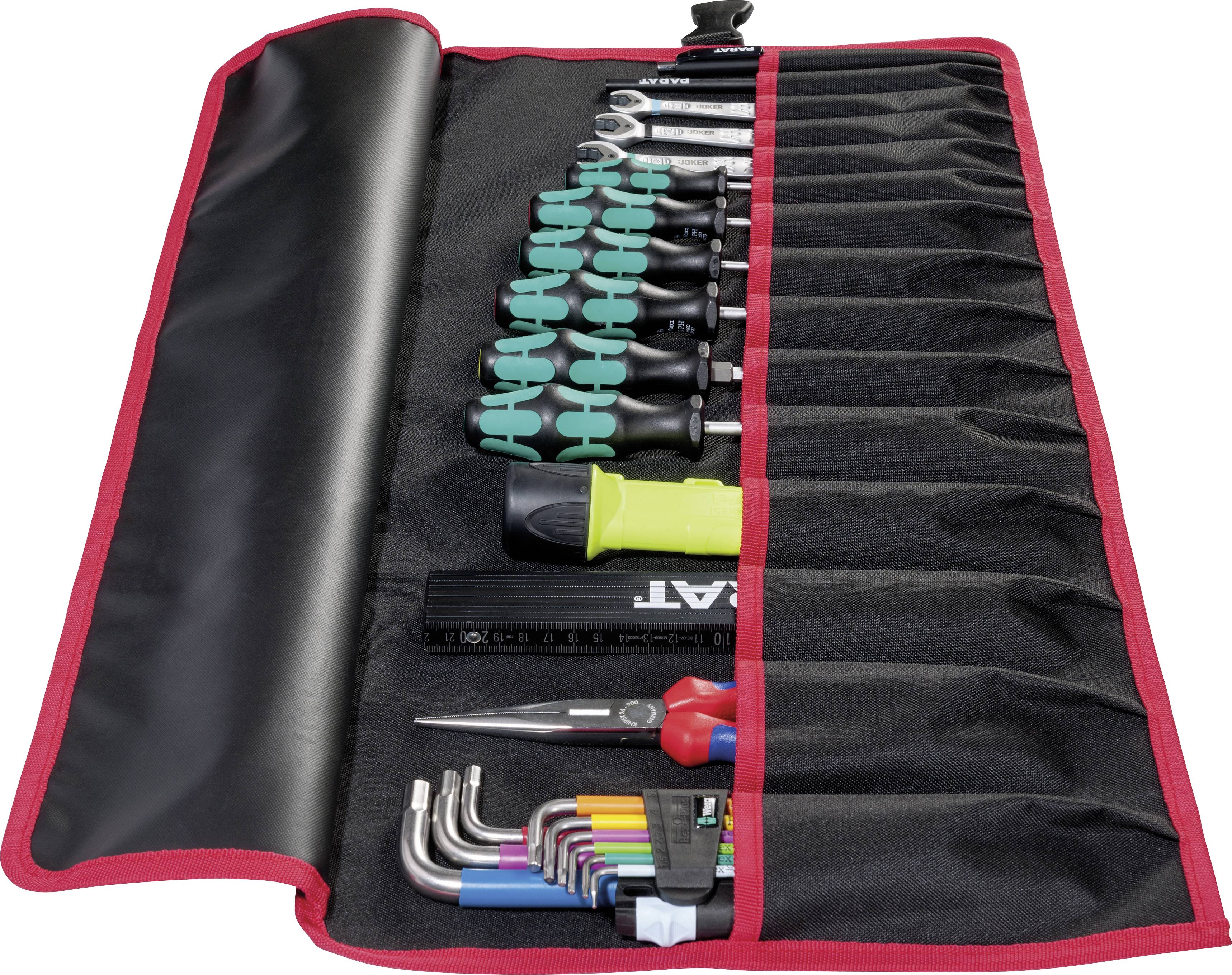 Ein offenes Werkzeugset mit verschiedenen Schraubendrehern, Schraubenschlüsseln, Zangen und Inbusschlüsseln in einer schwarzen Rolltasche.