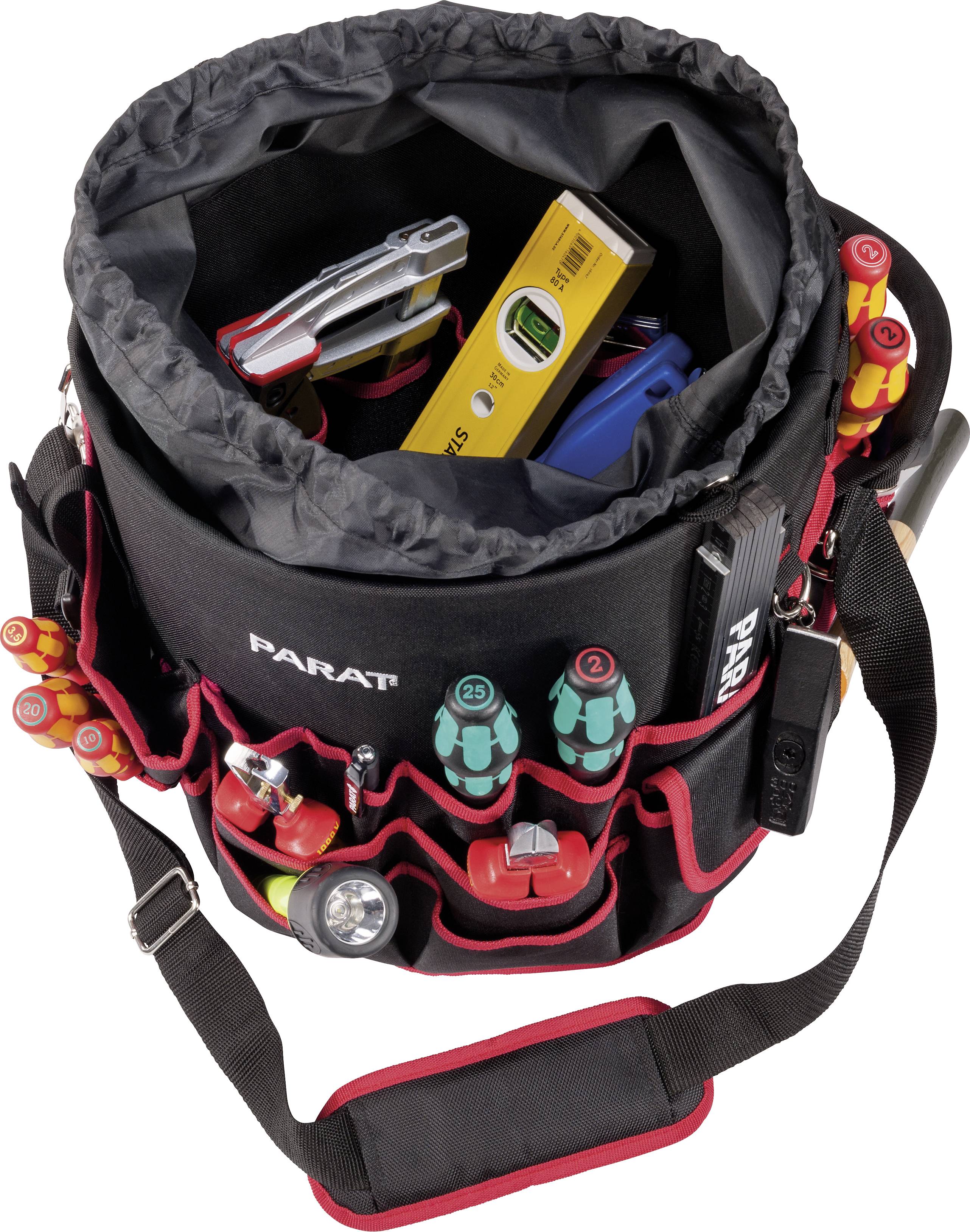 Werkzeugtasche aus Stoff mit mehreren Fächern gefüllt mit Handwerkzeugen wie Zangen, Schraubendreher, Wasserwaage; Tragegriff und Schulterriemen.