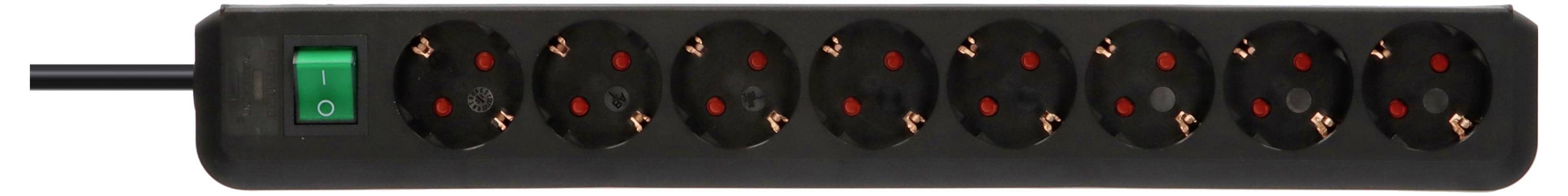 Steckerleiste mit acht schwarzen elektrischen Steckdosen und einem grünen Ein-/Ausschalter auf der linken Seite.