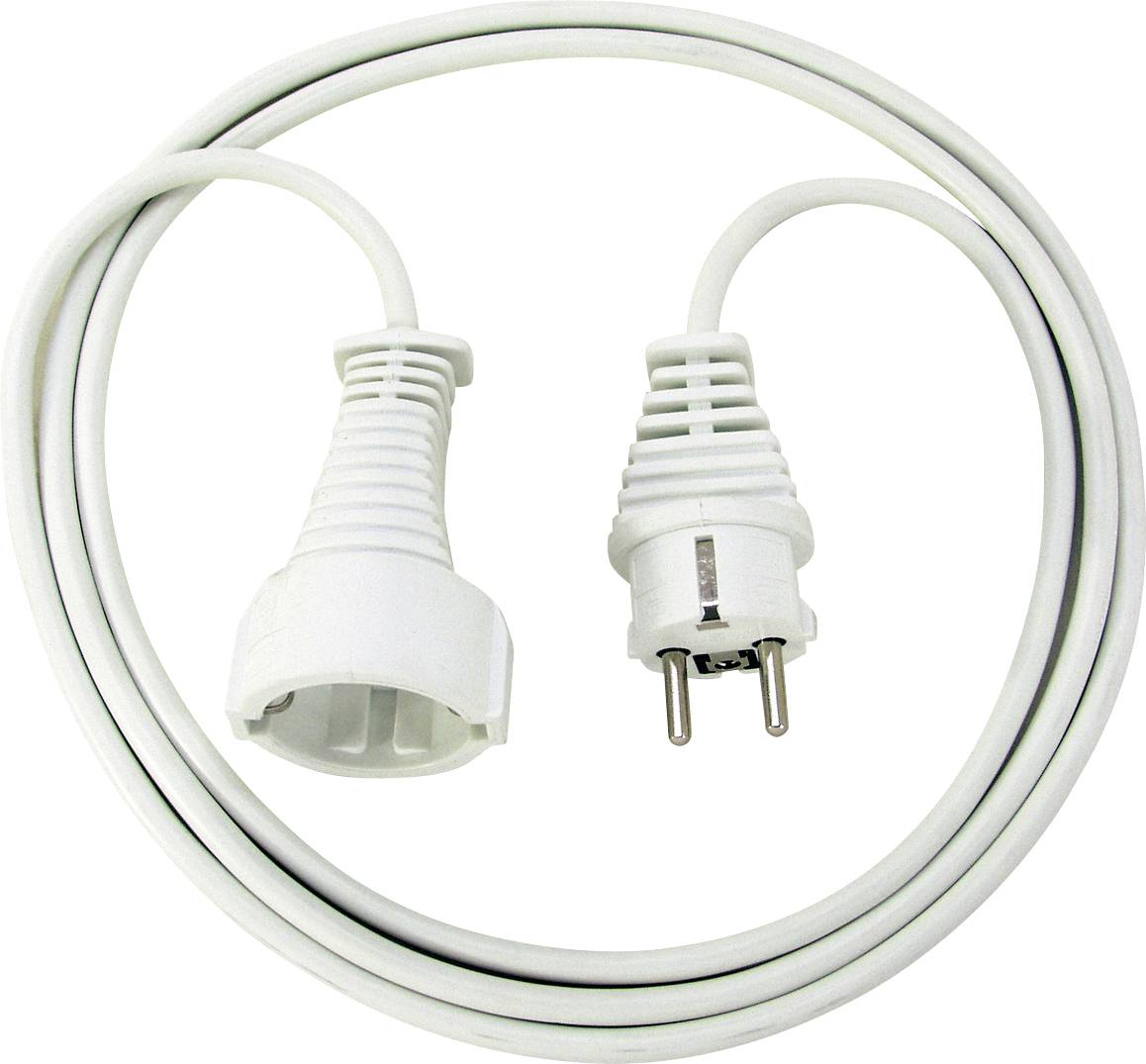 Weiße elektrische Verlängerungskabel mit einem zweipoligen Stecker an einem Ende und einer einzelnen Steckdose am anderen Ende, aufgerollt auf weißem Hintergrund.