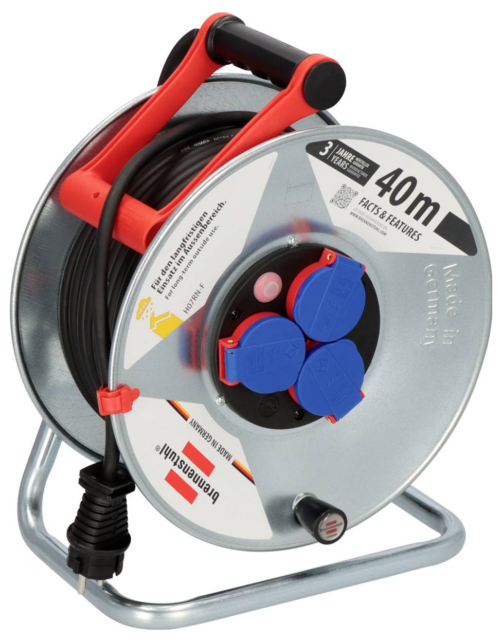 Eine 40m Metallkabelrolle auf einem Ständer mit rotem Griff, schwarzem Kabel und blauen Steckdosenschutzkappen.