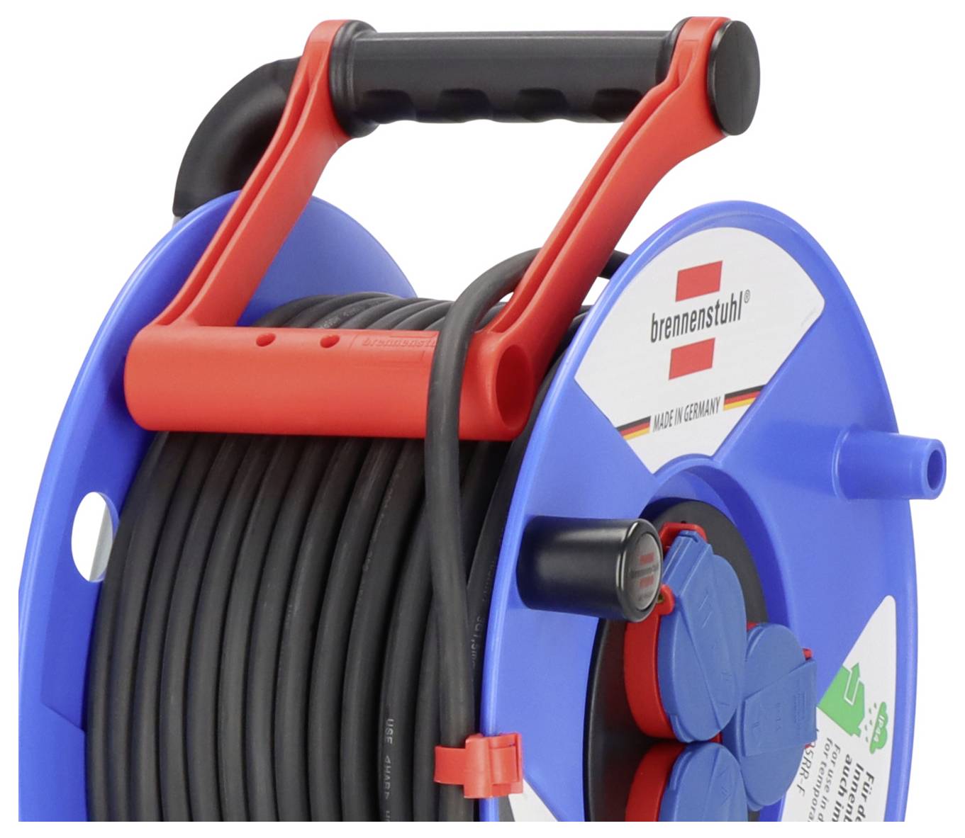 Blaue Kabelrolle mit schwarzem Stromkabel, rotem Griff und „brennenstuhl