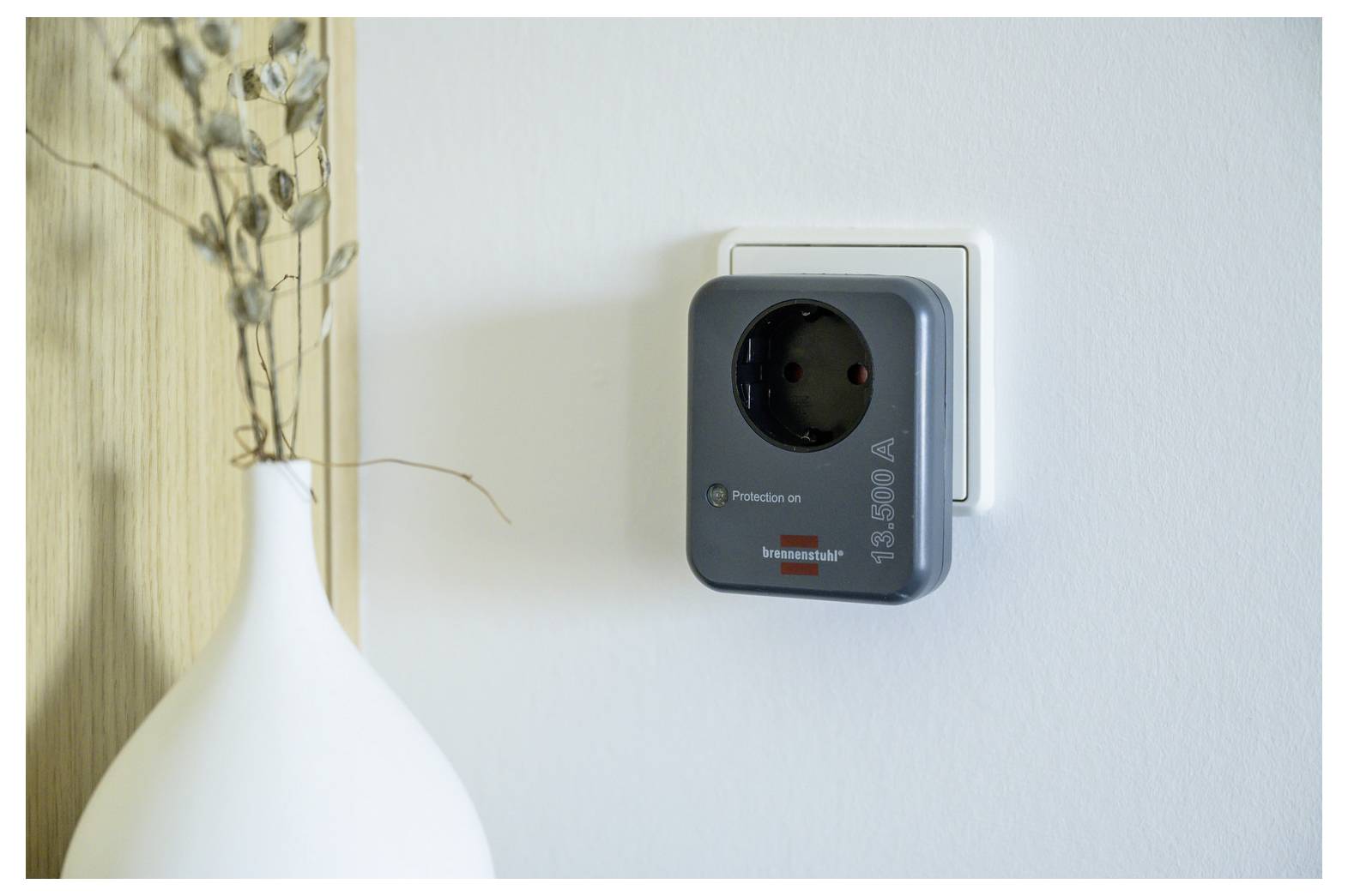 Brennenstuhl 1506996 Überspannungsschutz-Zwischenstecker Anthrazit