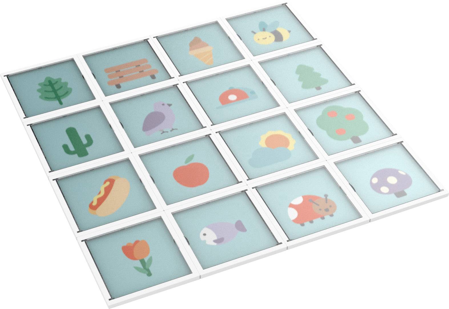 Ein Puzzle mit sechzehn Kacheln zeigt verschiedene Grafiken: Baum, Bank, Eis, Biene, Kaktus, Boot, Traktor, Fisch, Apfel, Pilz, Blume, Sonne, Telefon, Hotdog, Maikäfer und Wolke.