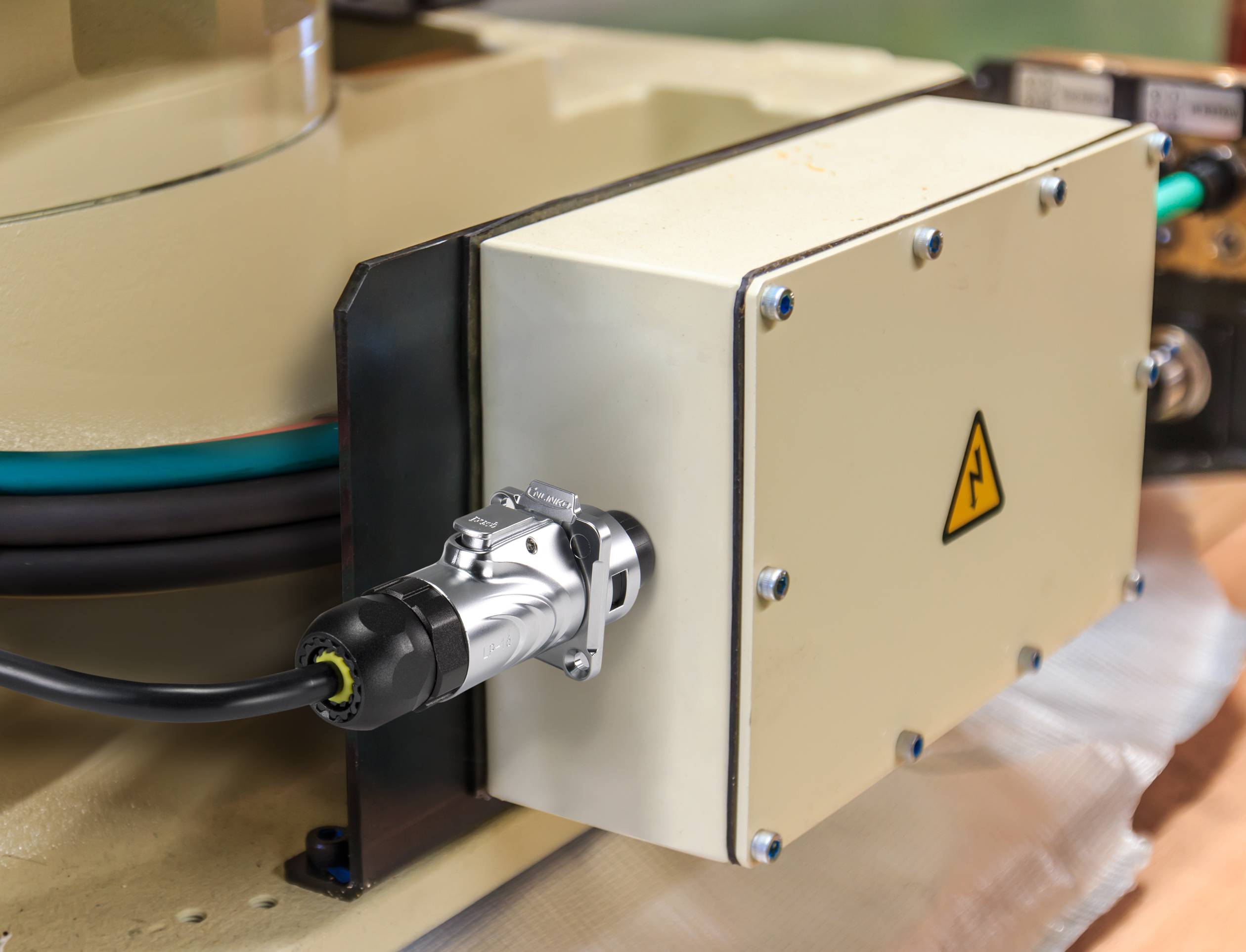 29039c292d RJ45 Netzwerkkabel, Patchkabel CAT 5e U/UTP 10.00m Schwarz Wasserdicht 1St.