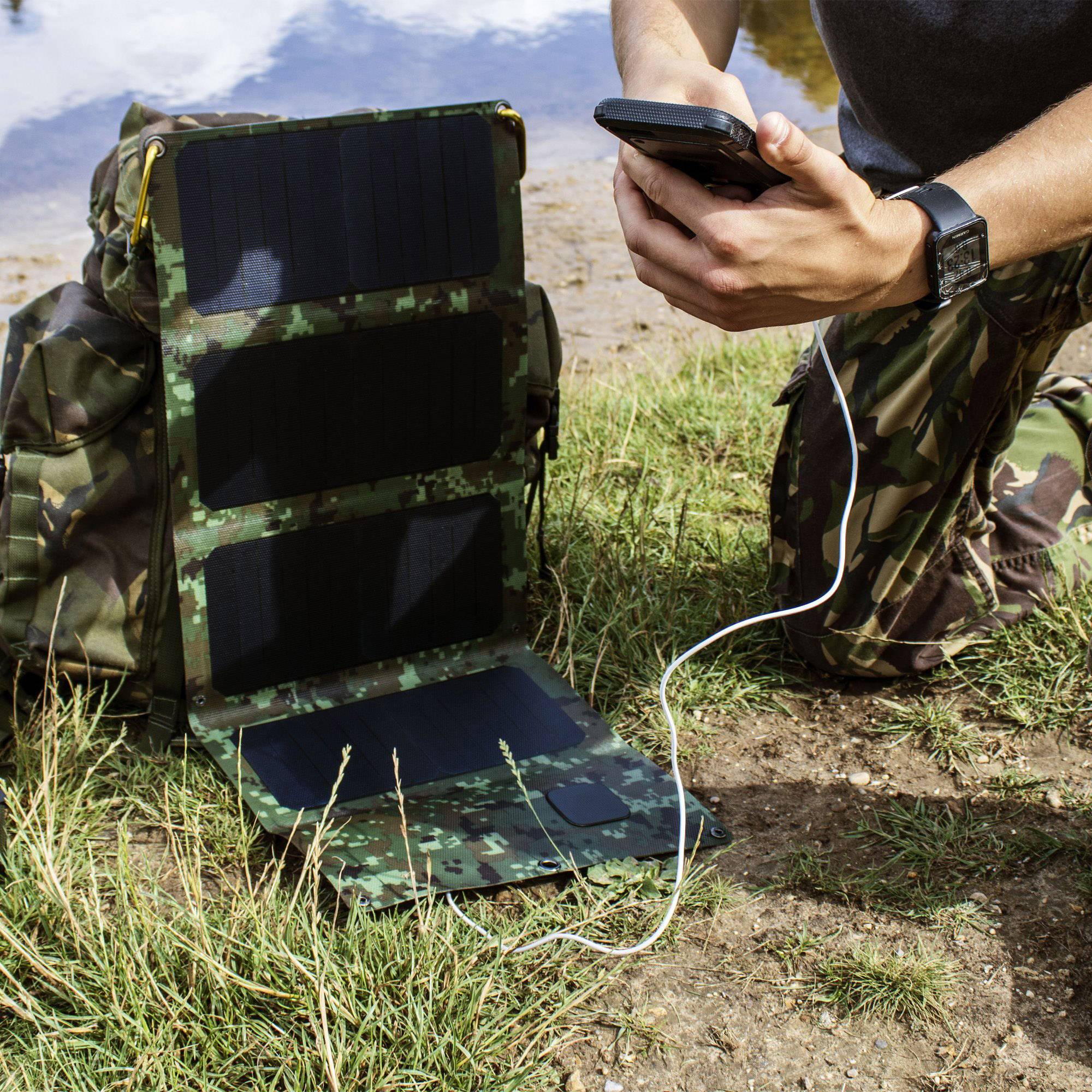 Power Traveller Falcon 28E PTL-FLE028 TAC Solar-Ladegerät Ladestrom Solarzelle 2400mA 28W