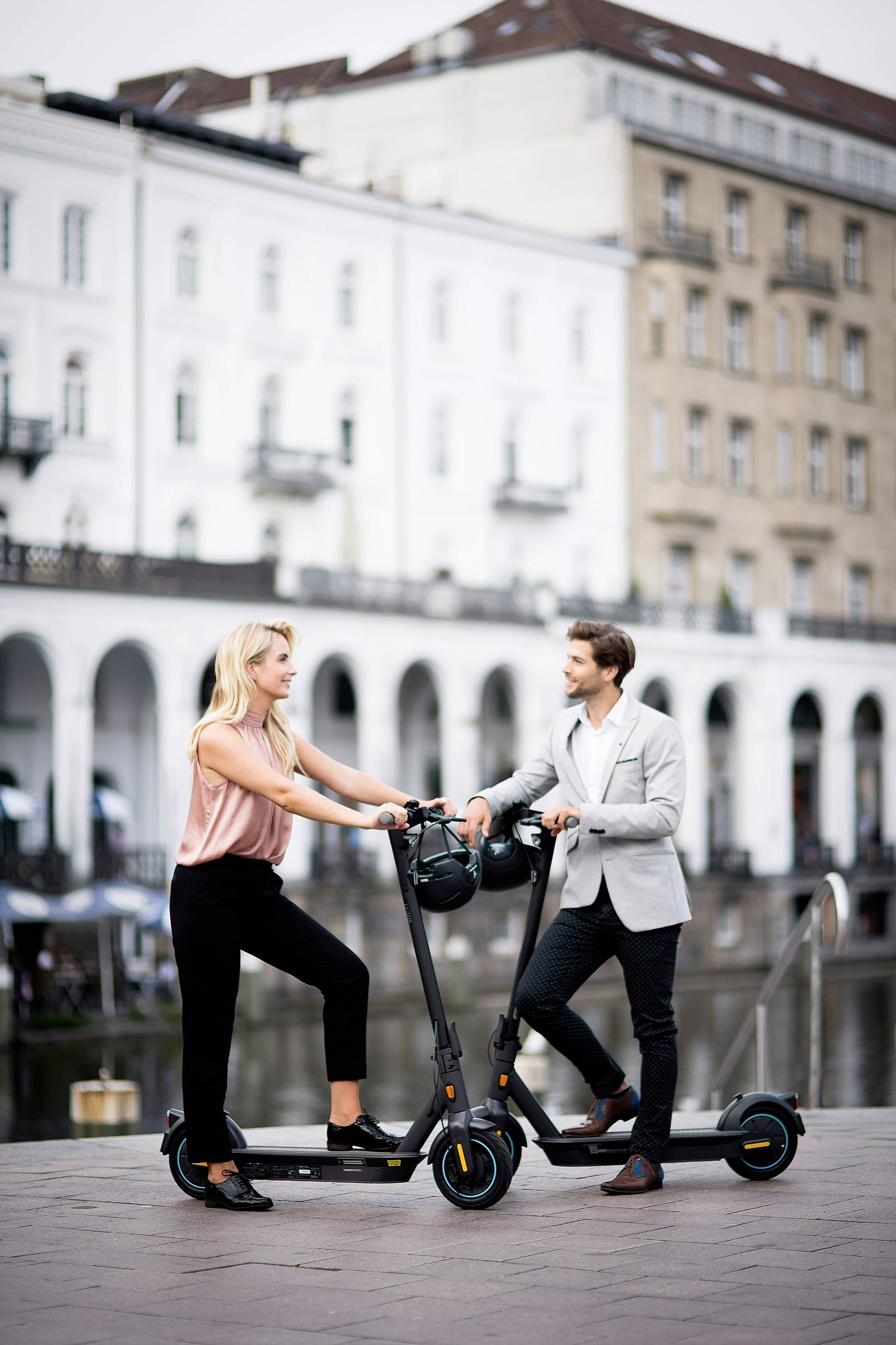 Segway Ninebot KickScooter MAX G30D powered by SEGWAY E-Scooter Dunkelgrau Li-Ion 36 V 15.3 Ah Straßenzulassung: Deutschland