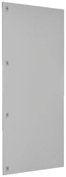 Eine schlichte, rechteckige, weiße Tür mit vier sichtbaren Scharnieren an der linken Seite.