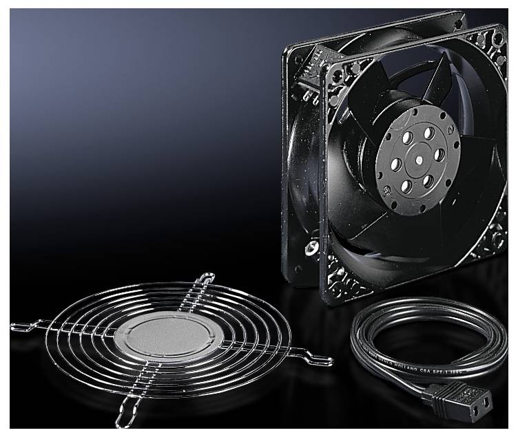 Ein schwarzer Ventilator mit einem Gitter und einem Kabel auf schwarzem Hintergrund. Zubehör für Montage und Betrieb.