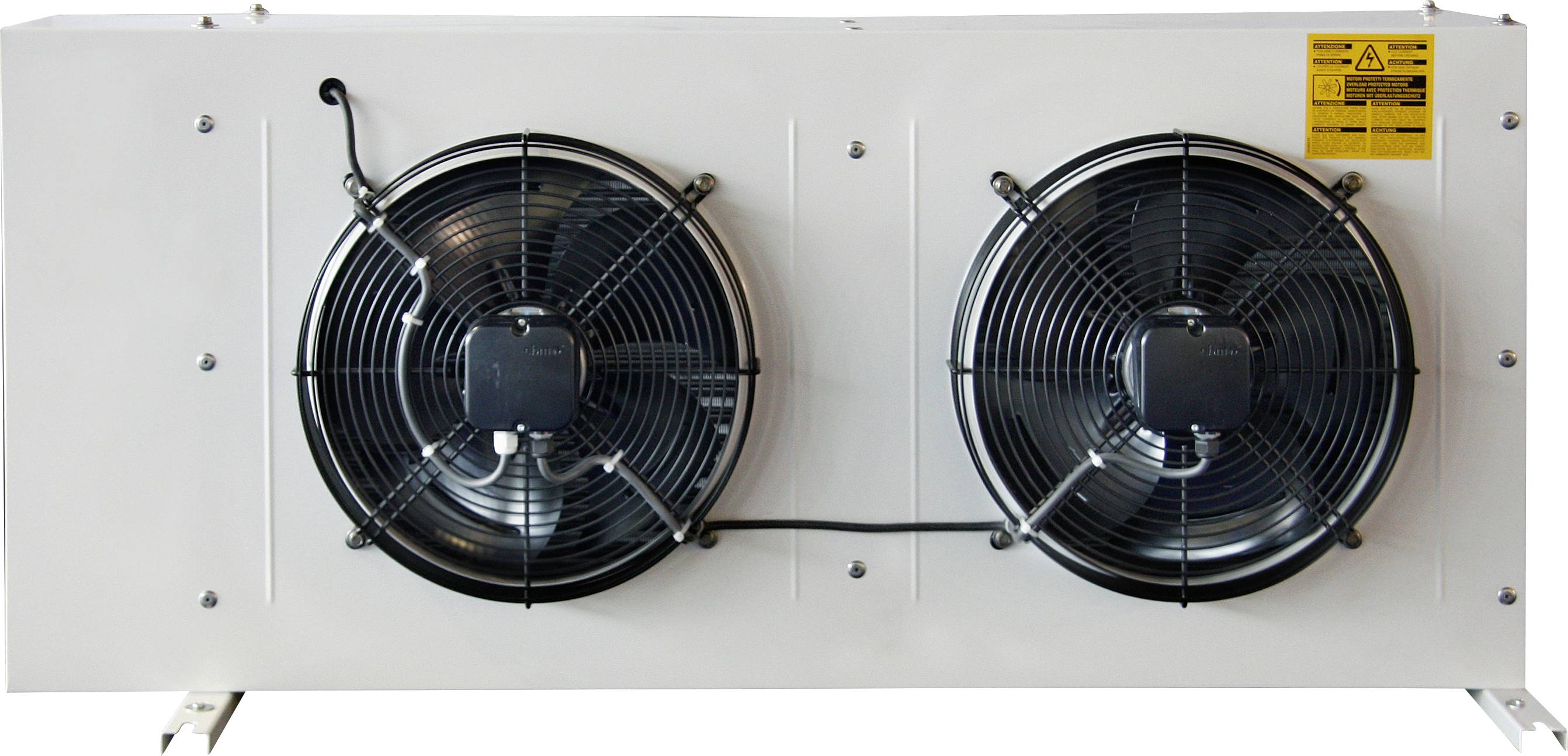 Ein industrieller Doppellüfter mit zwei großen Ventilatoren, montiert auf einem weißen Paneel. Ein gelbes Warnetikett ist oben rechts.