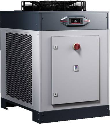 Industrie-Luftkompressor in dunkler Umgebung, mit digitalem Display auf der Vorderseite und rotem Not-Aus-Knopf.