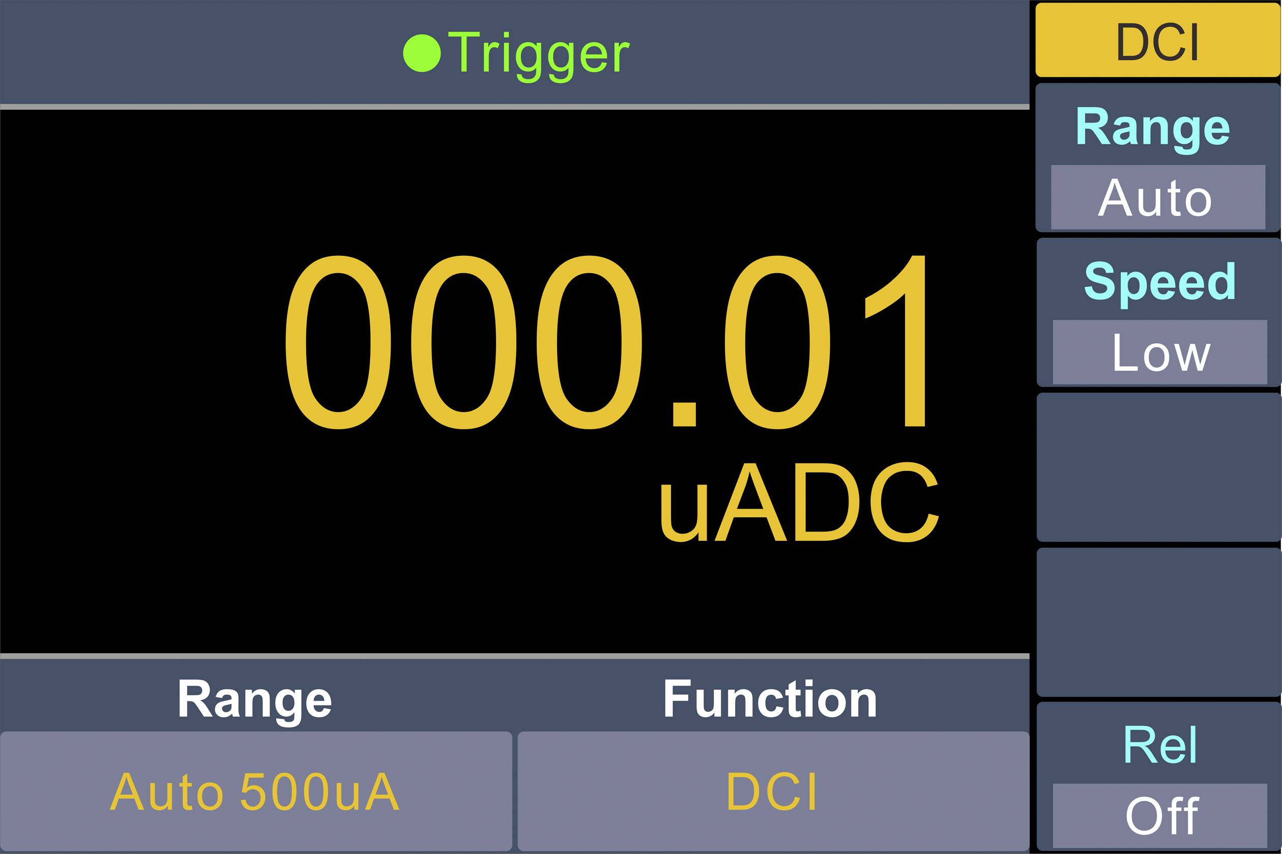 Messgerät-Display zeigt '000.01 uADC' mit aktivierter 'DCI'-Funktion. Einstellungen: Bereich 'Auto 500uA', Geschwindigkeit 'Low', Relais 'Off'.