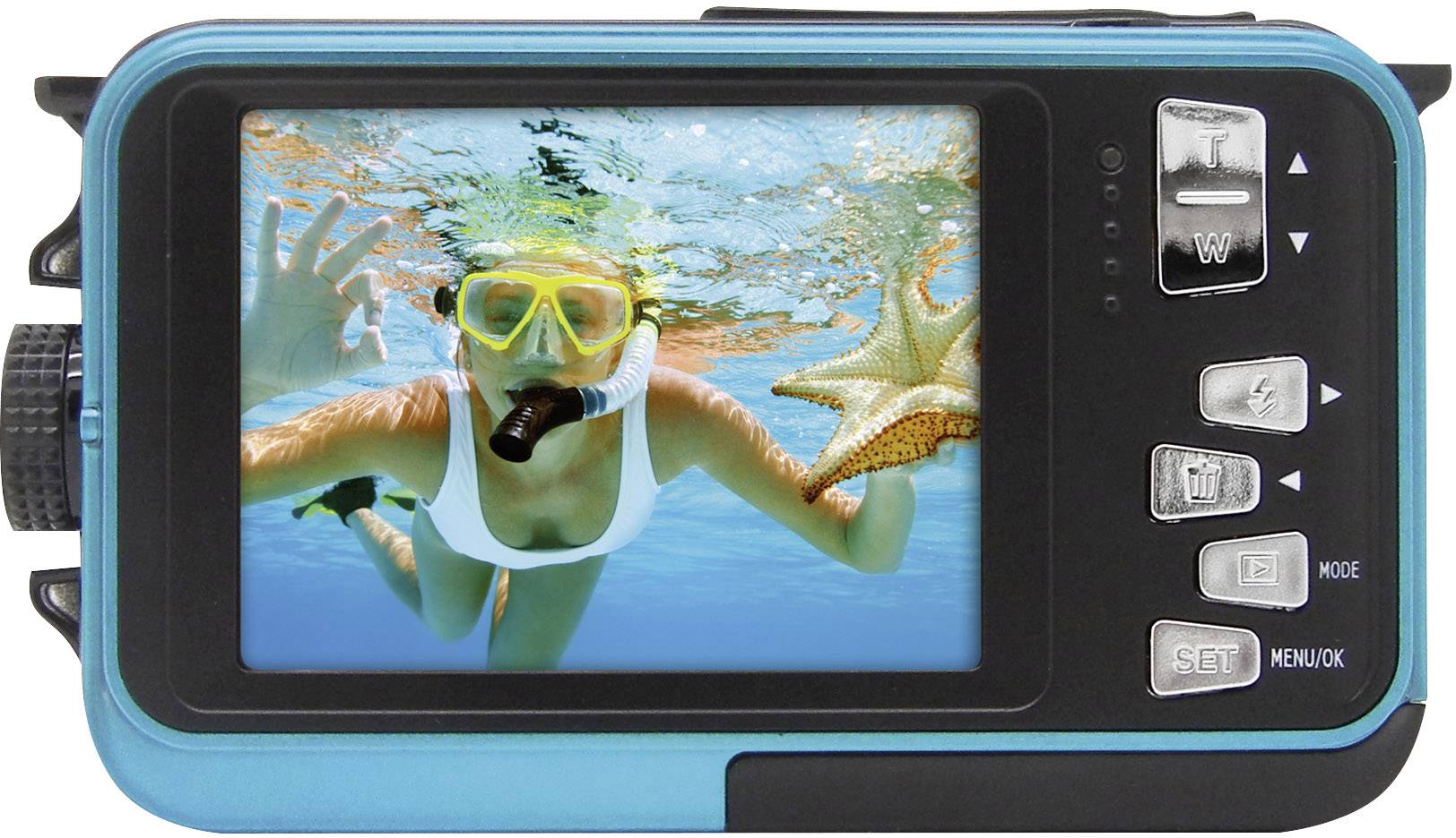 Eine Unterwasserkamera zeigt eine Frau mit Schnorchel und Maske, die in klarem Wasser schwimmt und einen Seestern hält.