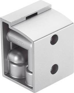 Metallblock mit zwei Löchern an der Seite, Innenansicht zeigt zylindrische Elemente. Möglicherweise technisches Bauteil.