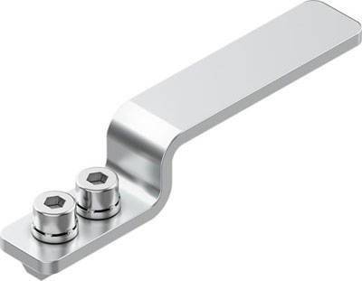 Ein Metallwinkelstück mit zwei Schrauben, das möglicherweise für Montagezwecke verwendet wird.